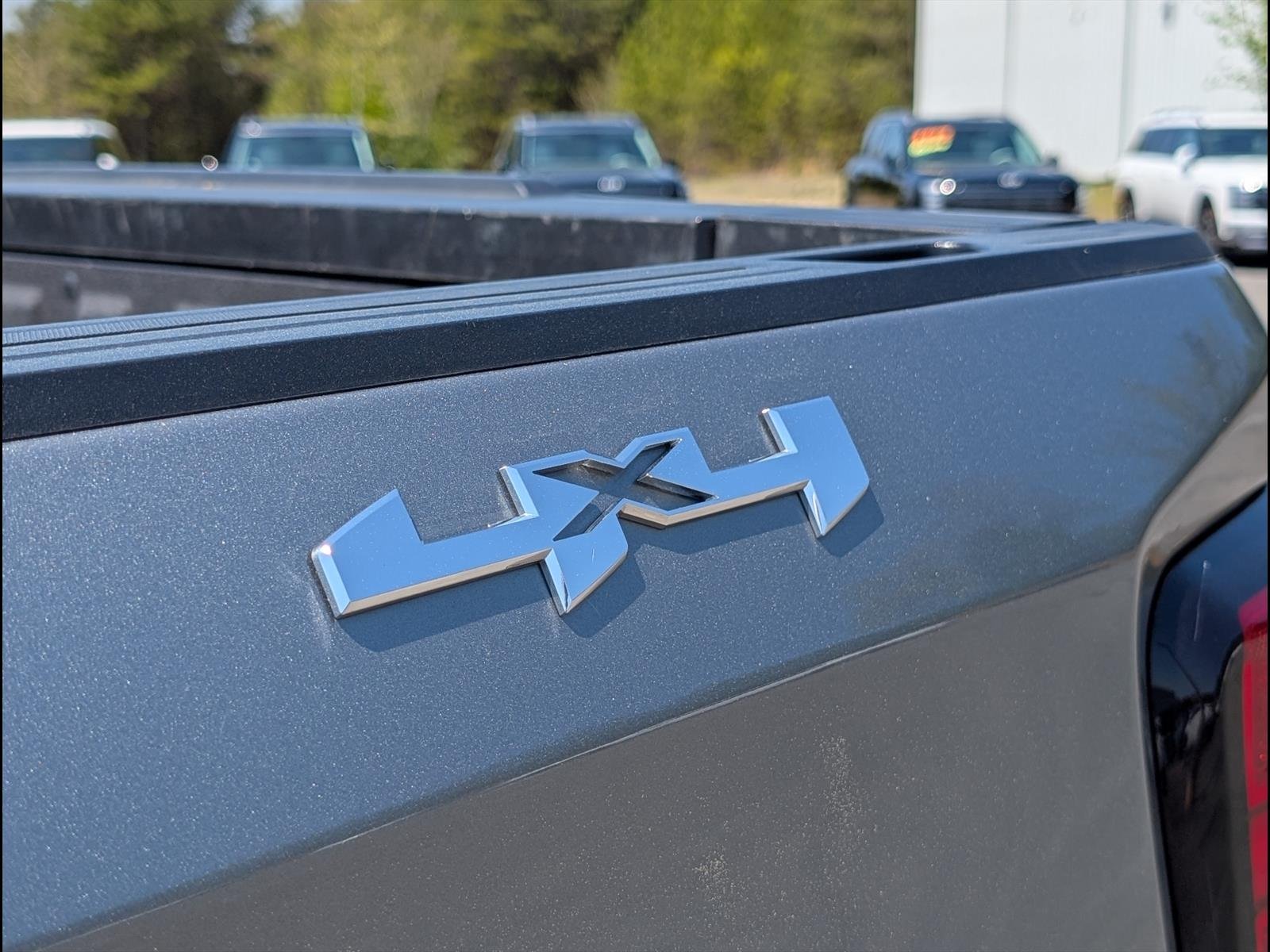 2025 GMC Sierra 1500 SLT - Photo 23