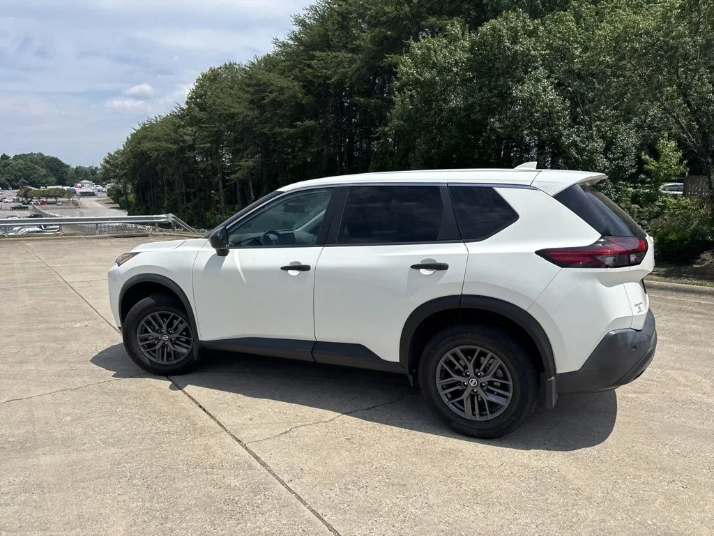 Used 2021 White Nissan S image 14