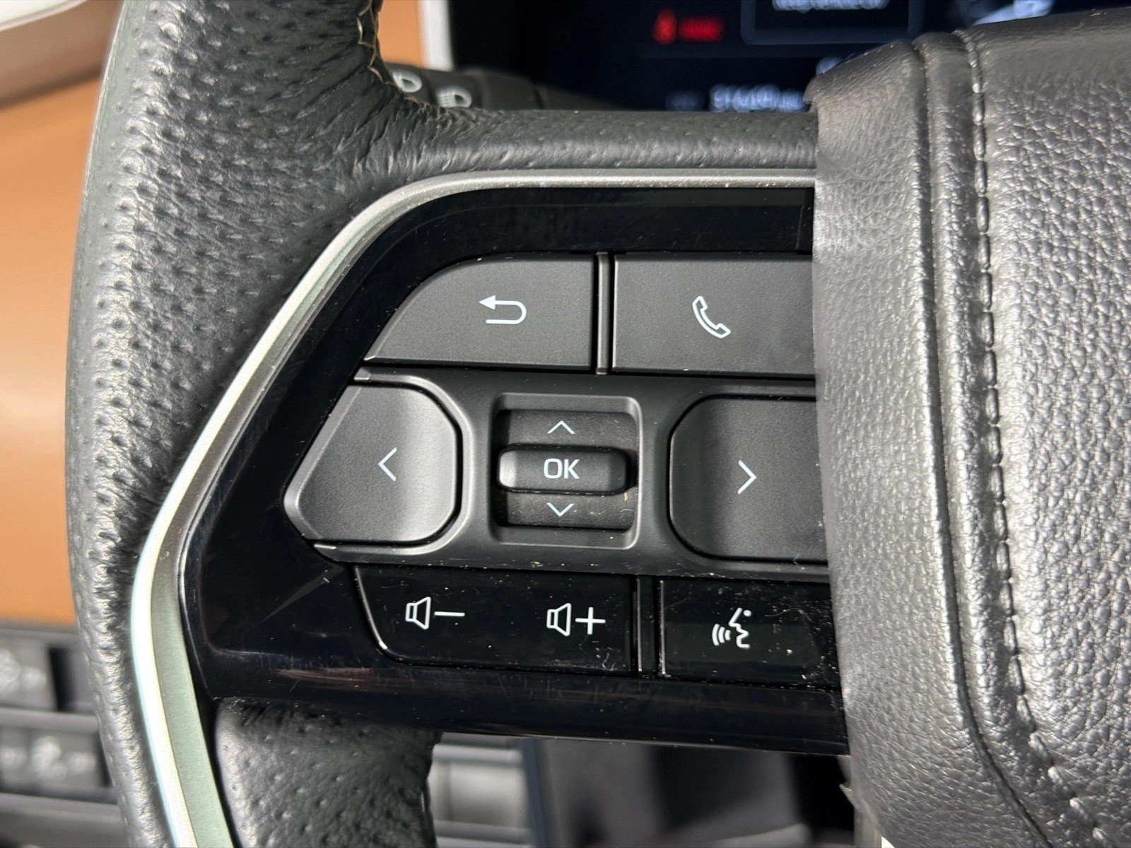 Used 2025 Wind Chill Pearl Toyota 1794 Edition Hybrid image 25