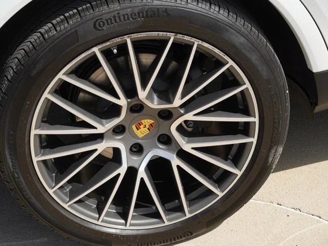 Used 2020  Porsche Base image 11