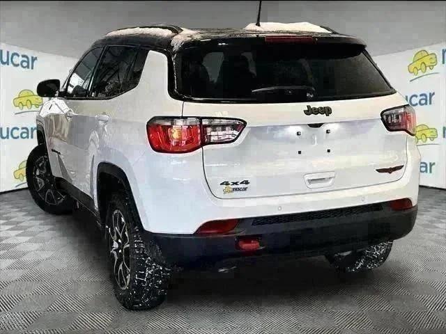 New 2026 Bright White Clear-Coat Exterior Paint Jeep Trailhawk image 5