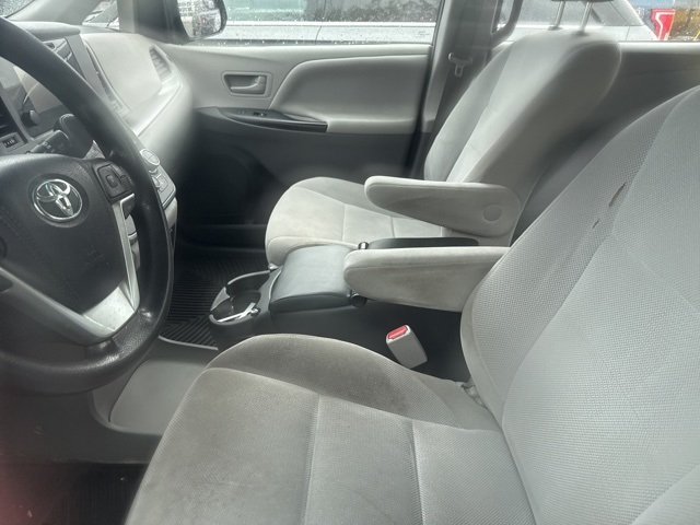 2016 Toyota Sienna L photo 4