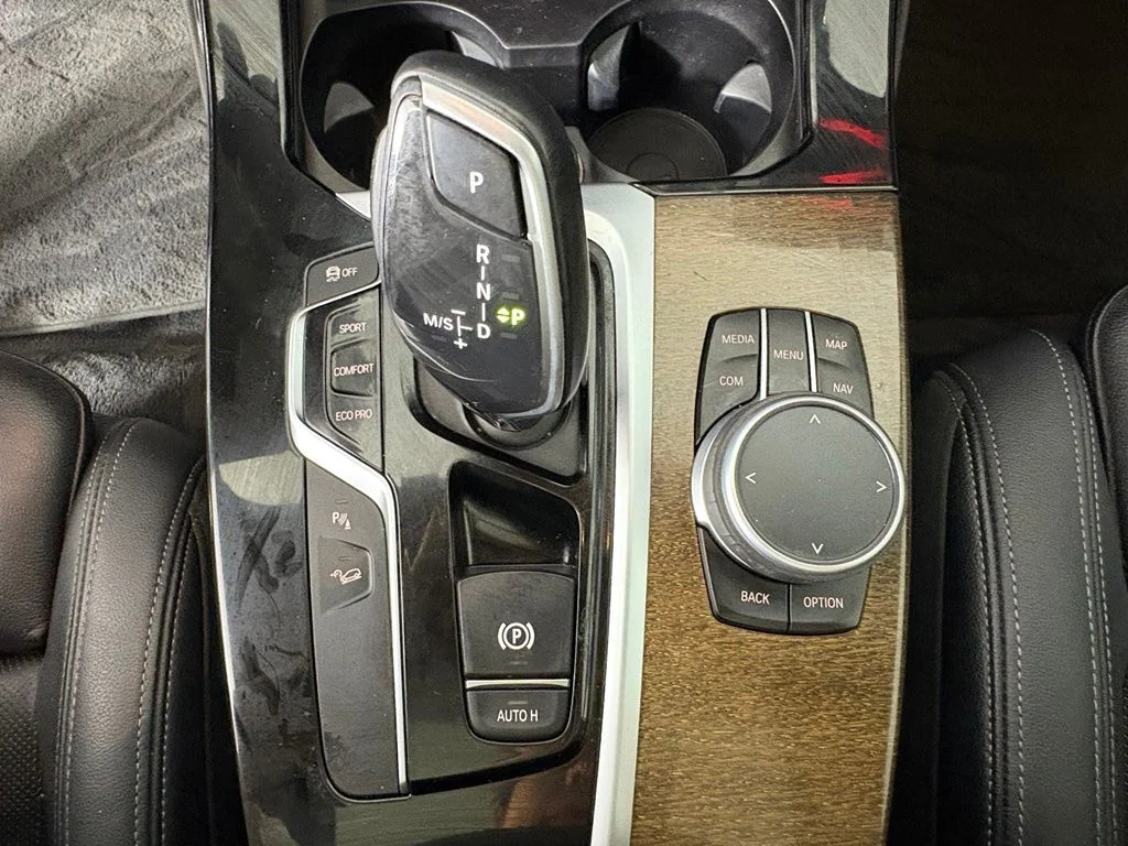 Used 2019 Black BMW xDrive30i image 26