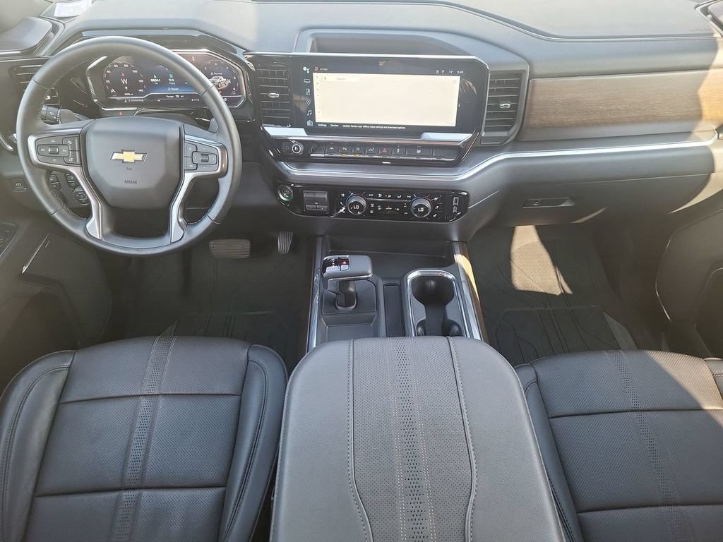 Used 2025 Black Chevrolet High Country image 27
