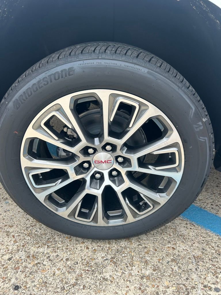 2026 GMC Yukon Denali - Photo 11