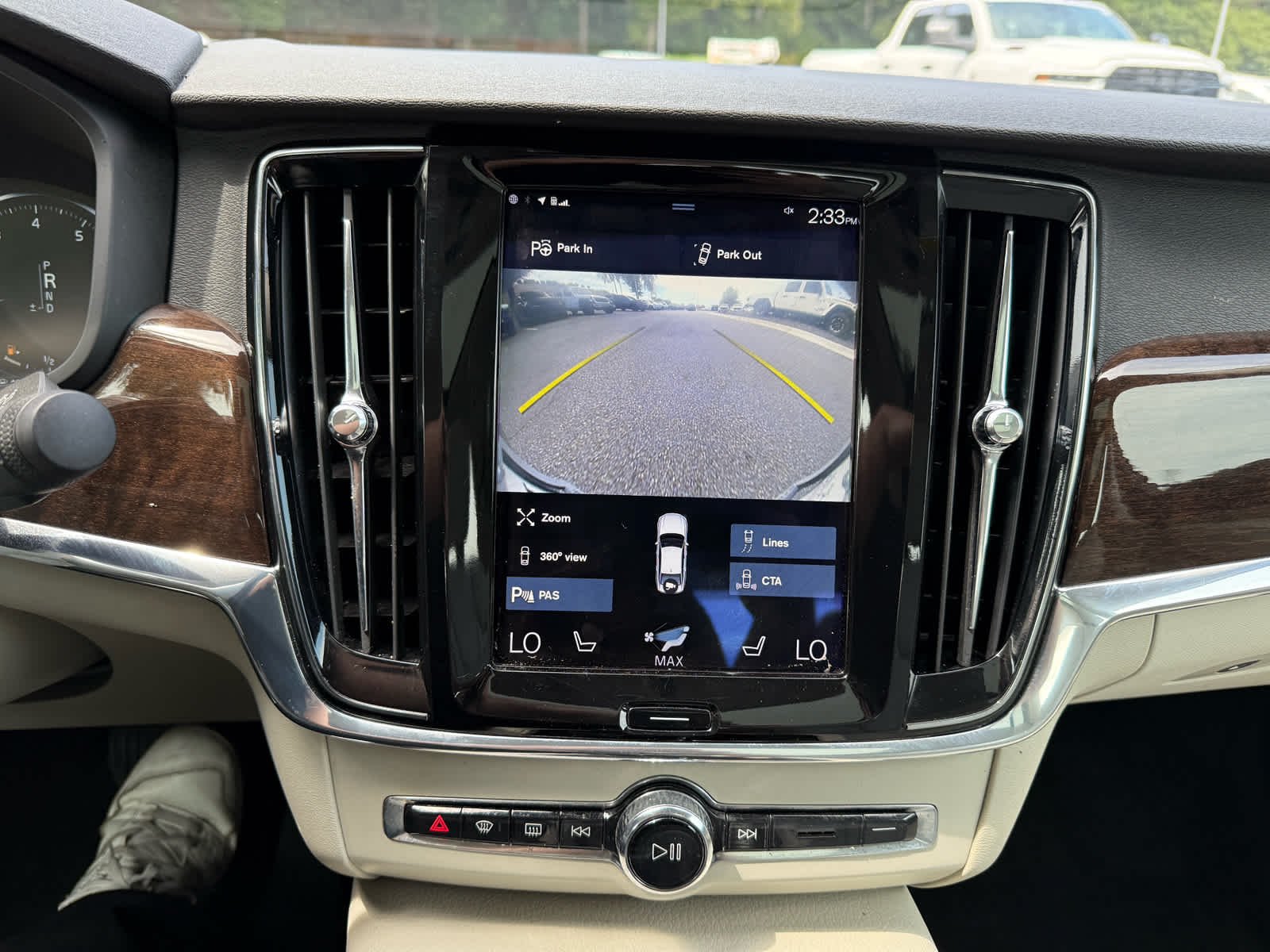Used 2018 OSMIUM GRAY METALLIC Volvo Momentum image 19