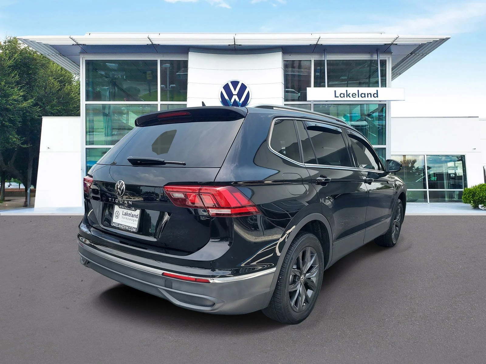 Used 2024 Black Volkswagen 2.0T SE image 3