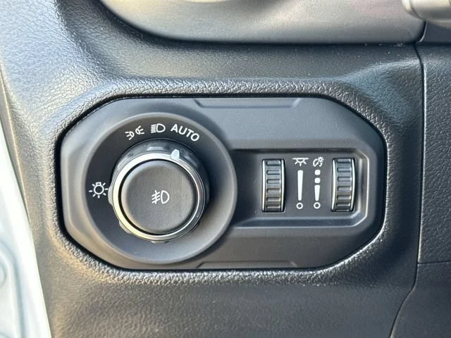 Used 2022 White Jeep Unlimited Sahara image 19