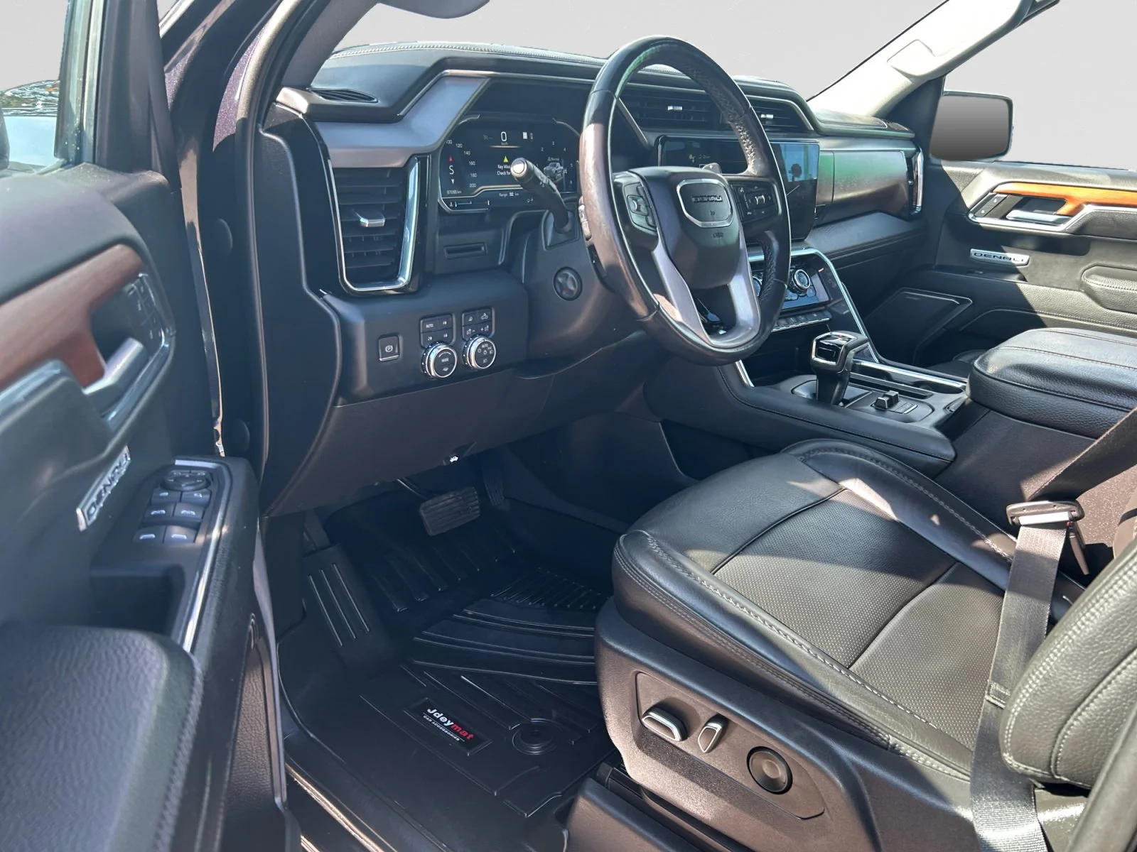 Used 2023 TITANTIUM RUSH GMC Denali Crew Cab image 13