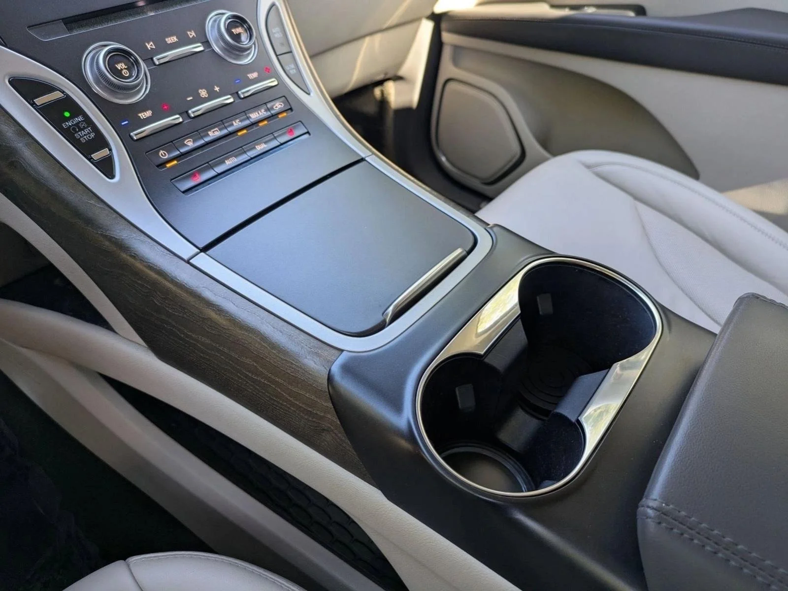 Used 2019 Blue Diamond Metallic Lincoln Select image 12