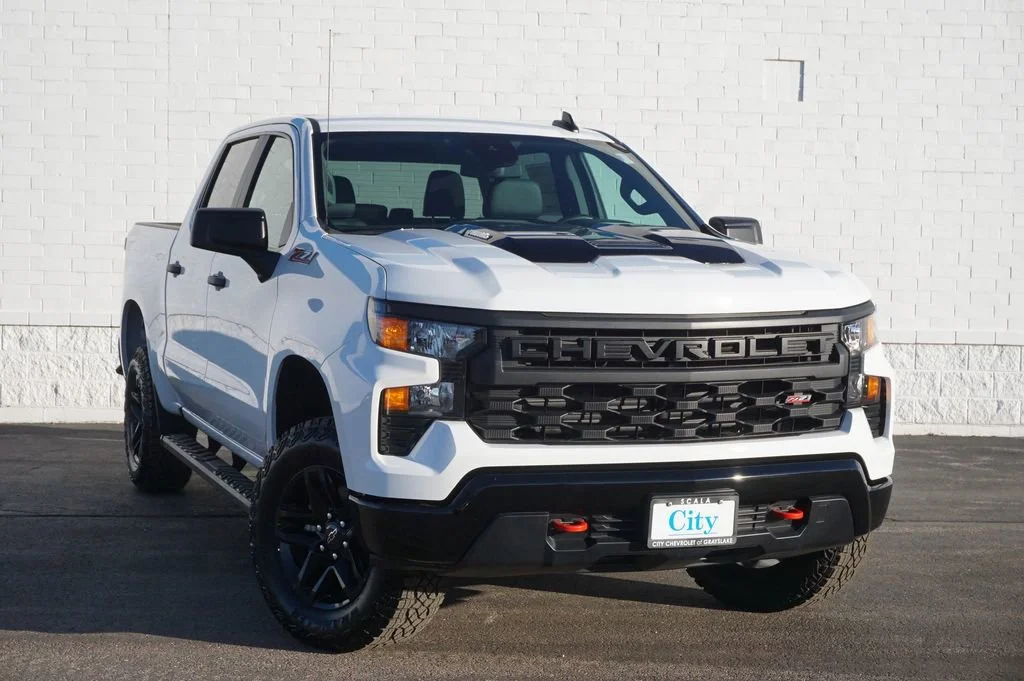 New 2026 Summit White Chevrolet Custom Trail Boss image 4