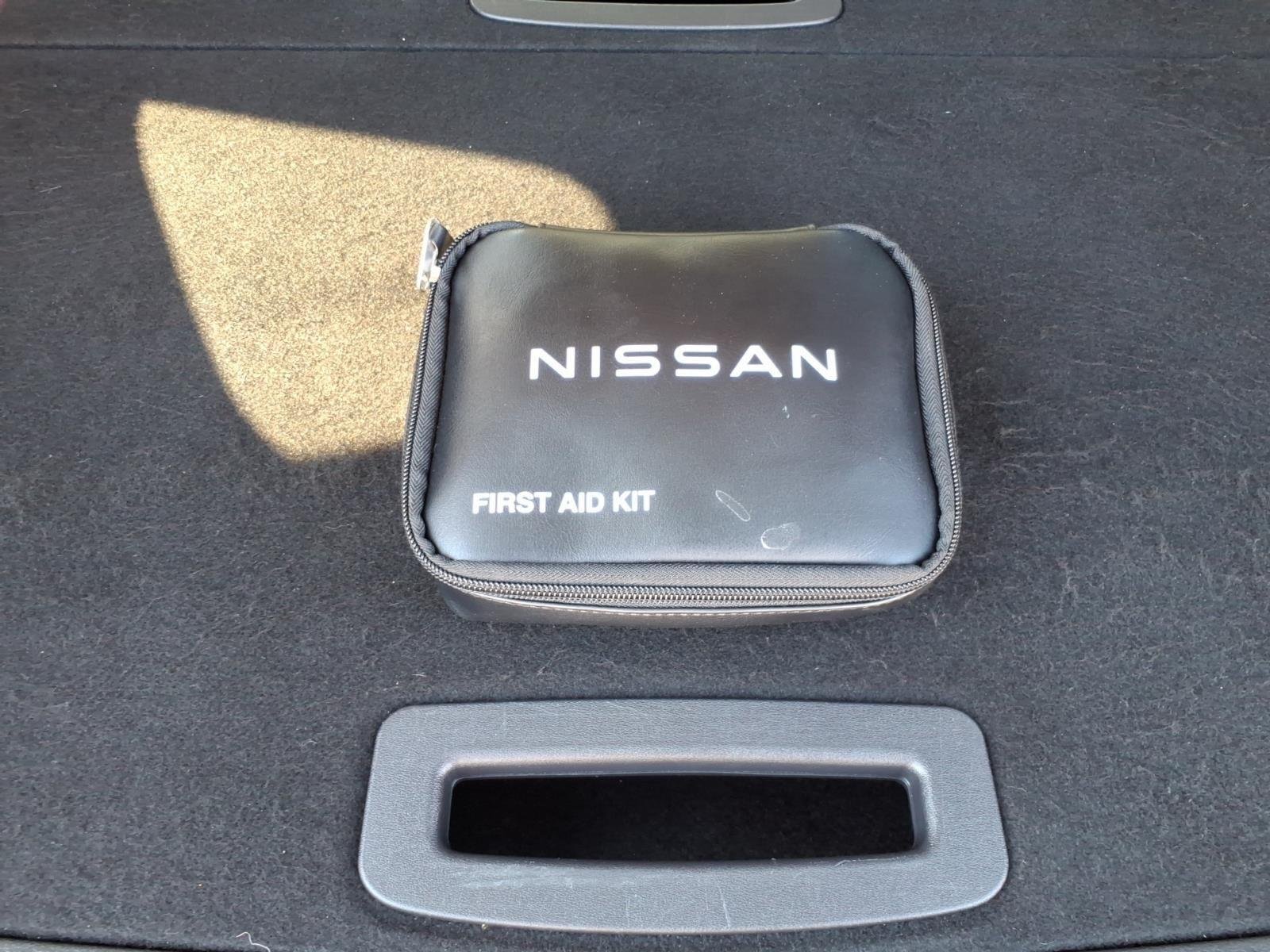 Used 2022 Brilliant Silver Metallic Nissan Platinum image 29
