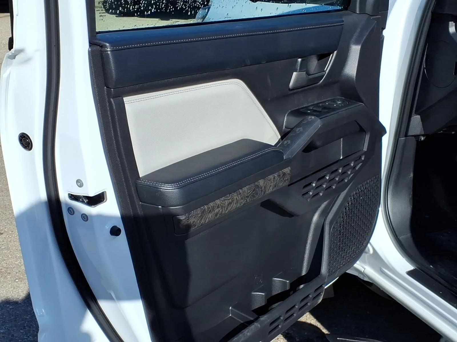 2026 Toyota Tacoma Limited - Photo 10