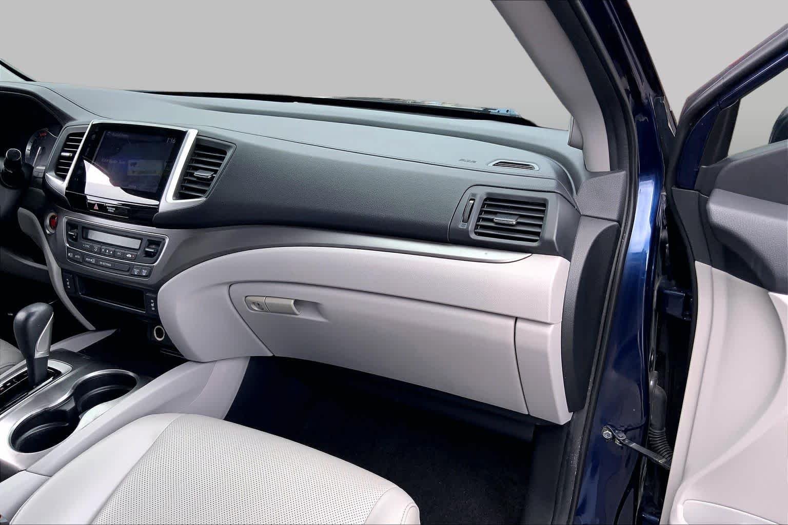 Used 2019 Obsidian Blue Pearl Honda RTL-T image 19