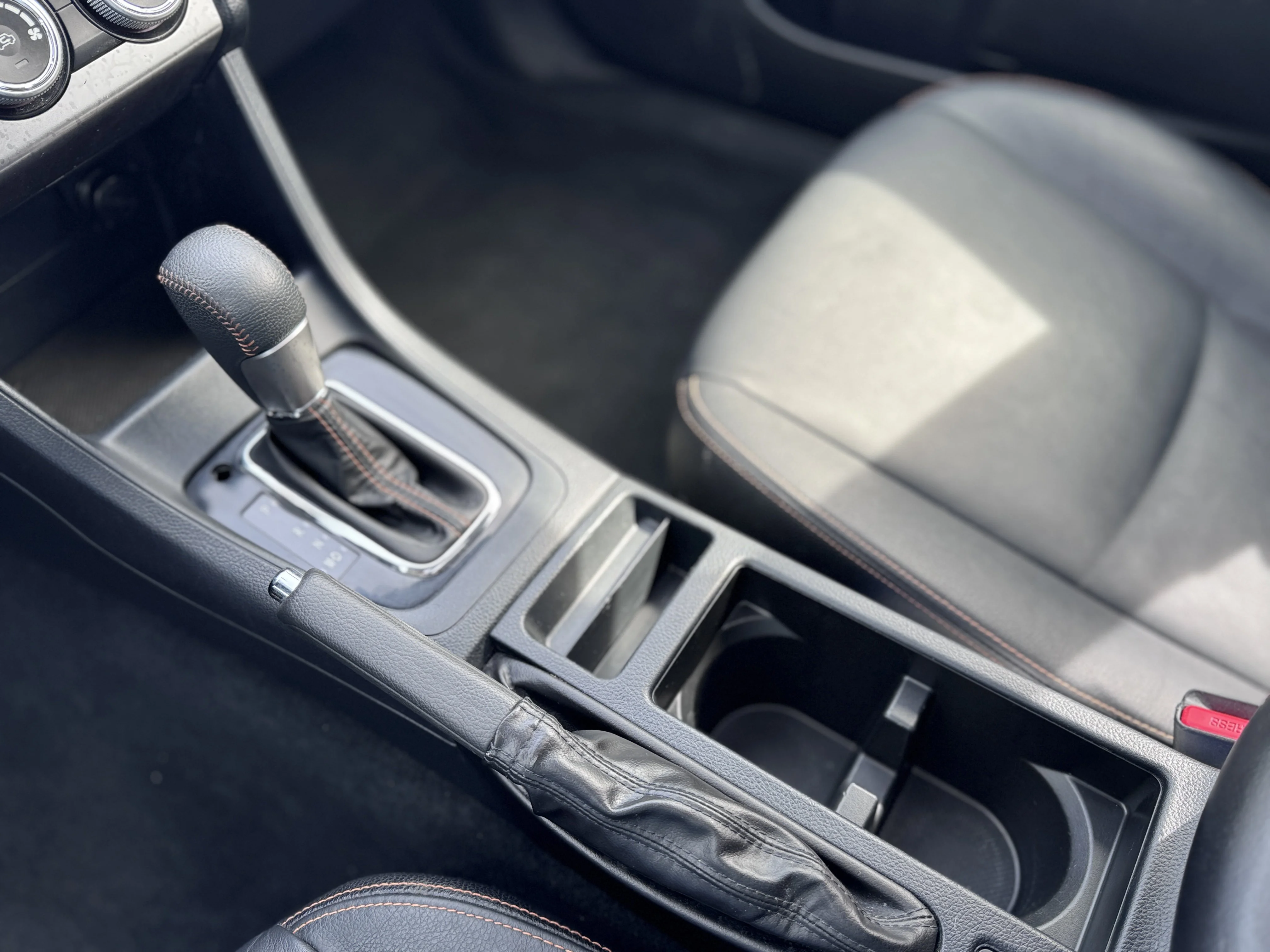 Used 2017 Crystal White Pearl Subaru Limited image 28