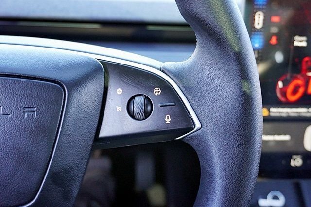 Used 2025  Tesla Long Range image 36