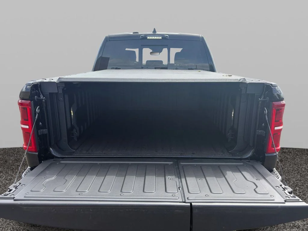 New 2026 Diamond Black Crystal Pearl-Coat Exterior Paint RAM Tungsten image 15