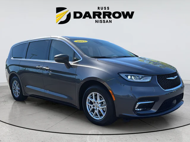 Used 2023 Gray Chrysler Touring L image 7