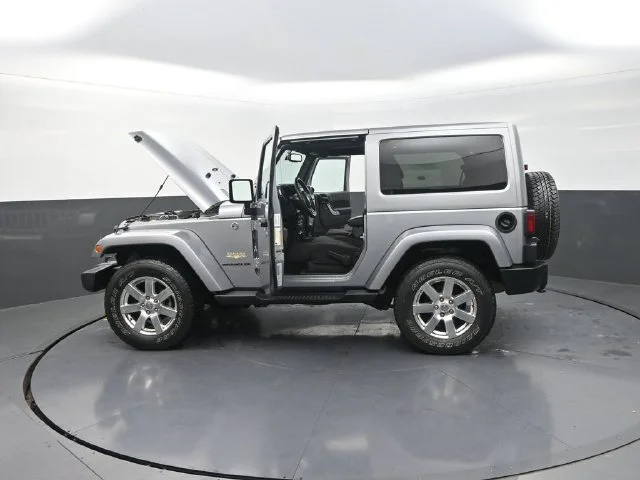Used 2013 Silver Jeep Sahara image 39