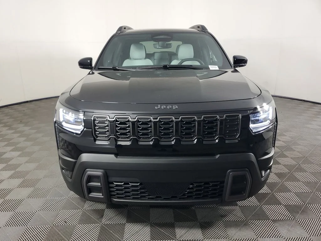 New 2026 Diamond Black Crystal Pearl-Coat Exterior Paint Jeep Limited image 9
