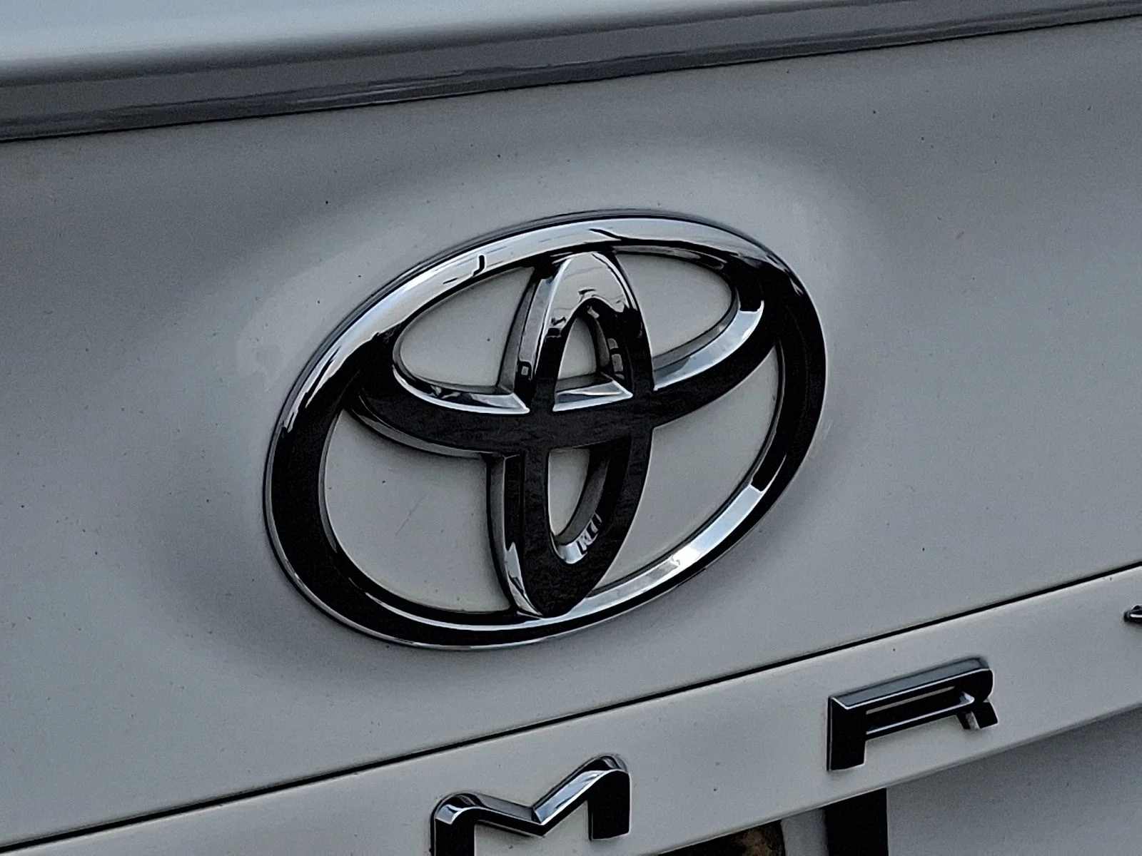 Used 2021 White Toyota SE image 28