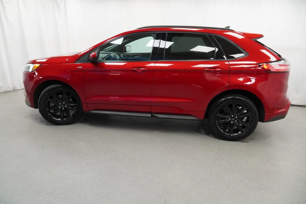 Used 2021 Rapid Red Ford SEL image 39