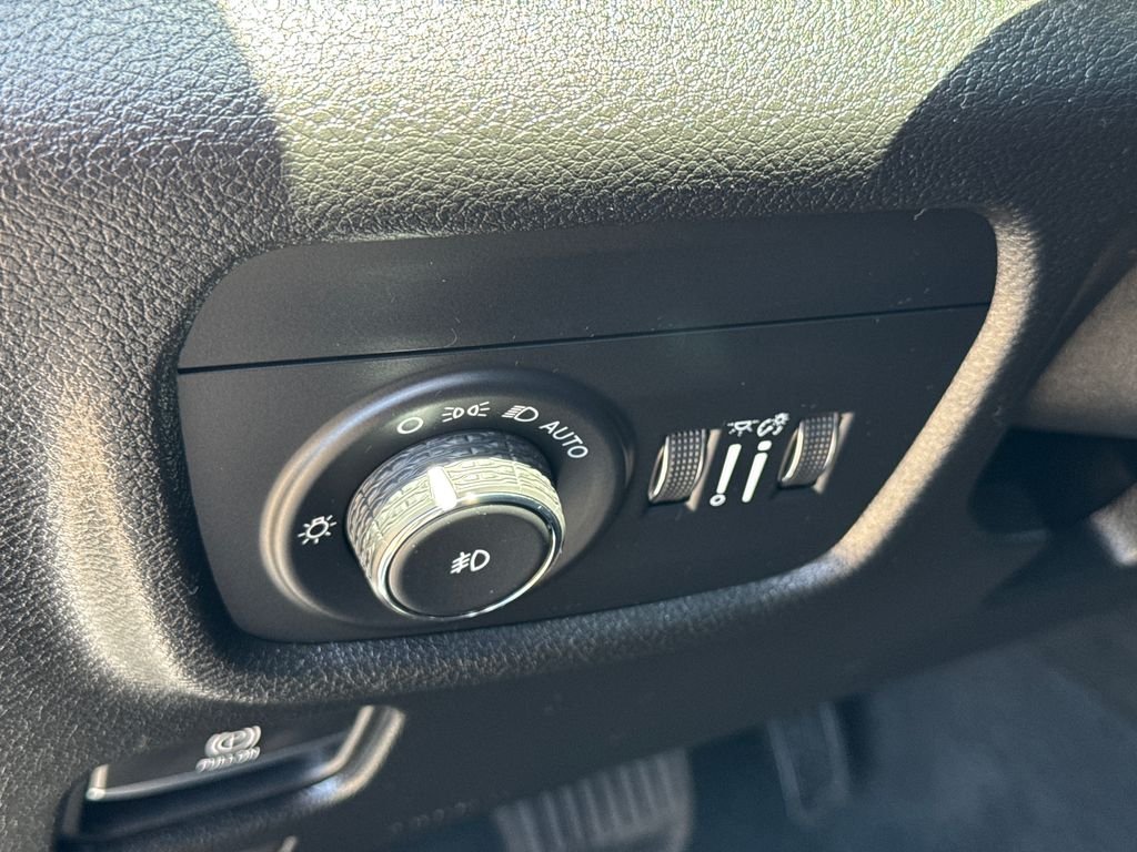 Used 2021 Silver Jeep Limited image 28