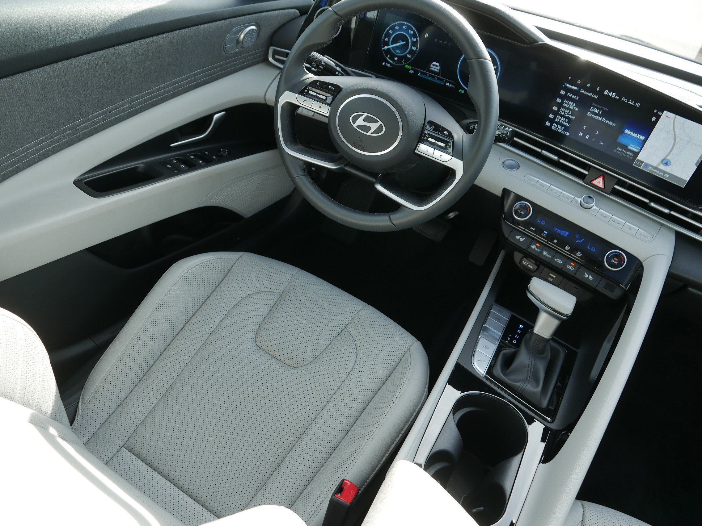 2026 Hyundai Elantra Limited - Photo 9