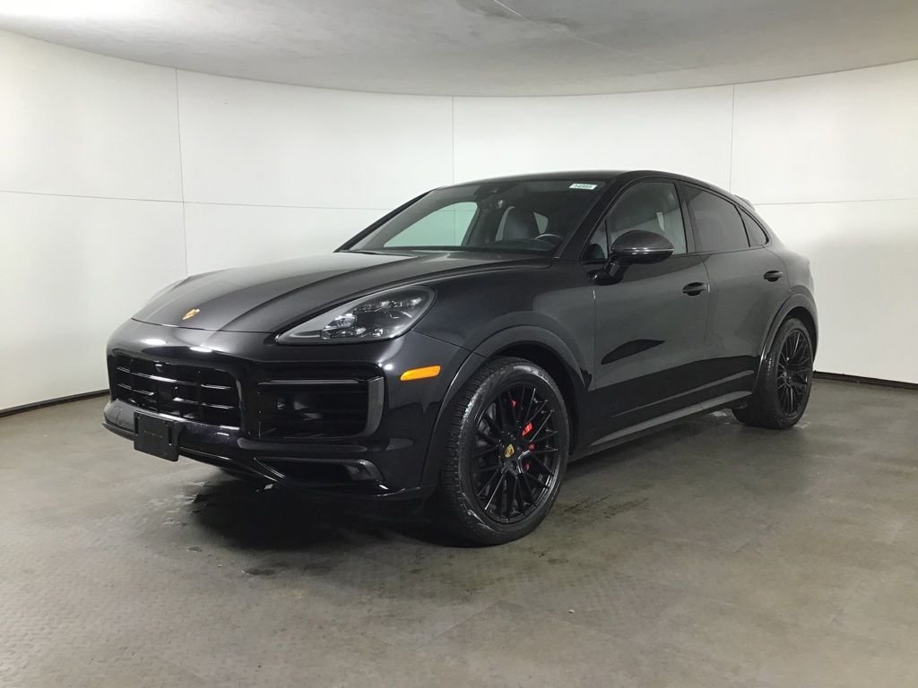2022 Porsche Cayenne GTS's photo