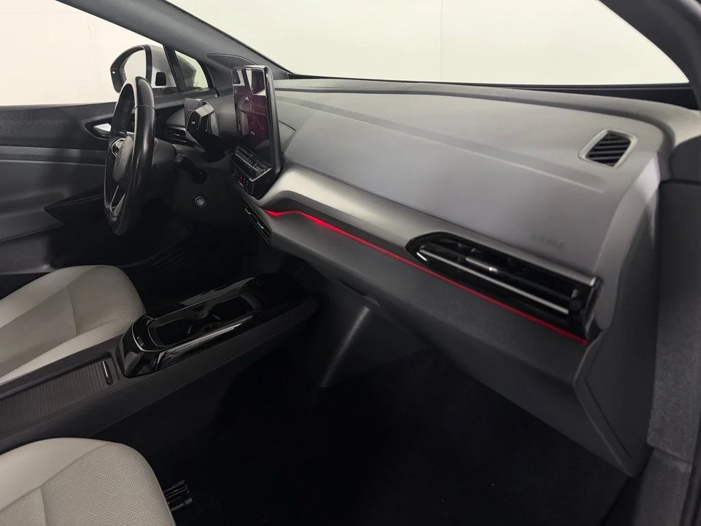 Used 2021 White Volkswagen Pro S image 31