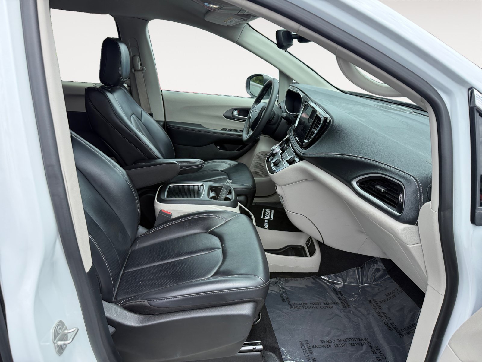 Used 2023 Bright White Clearcoat Chrysler Touring L image 18