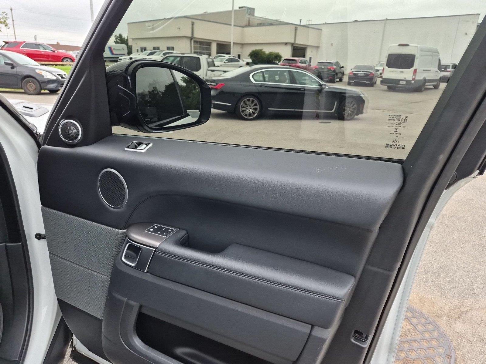 Used 2018 Fuji White Land Rover SE image 35
