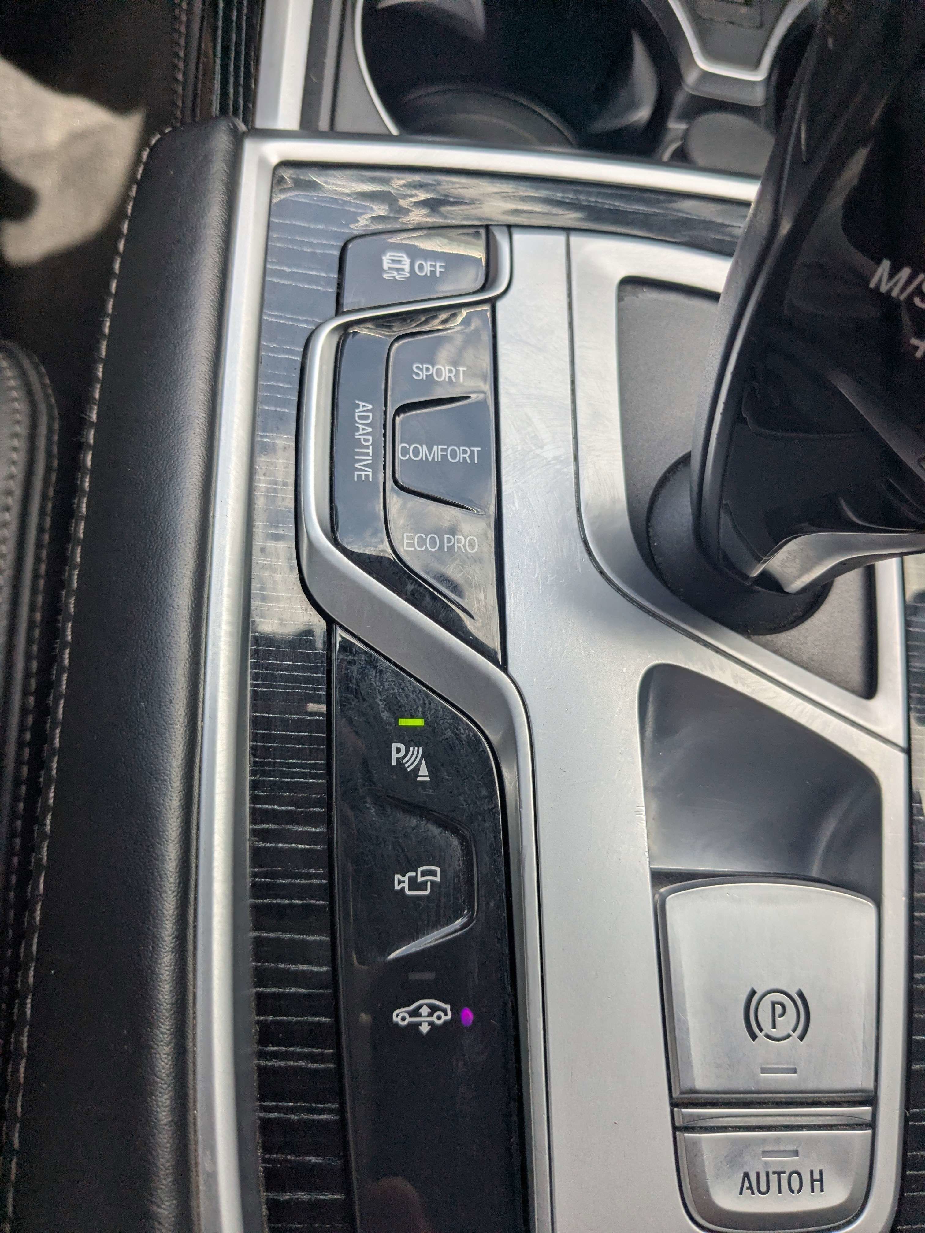 Used 2022 Alpine White BMW 750i xDrive image 28