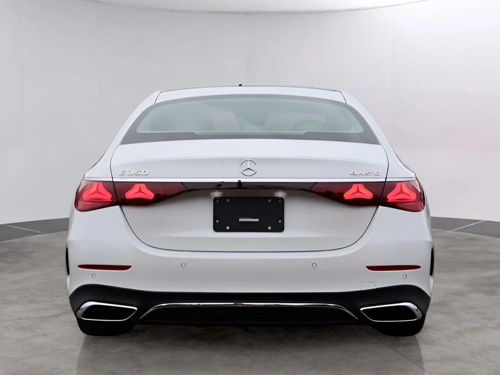 New 2026 MANUFAKTUR Moonlight White Metallic Mercedes-Benz E 350 image 6