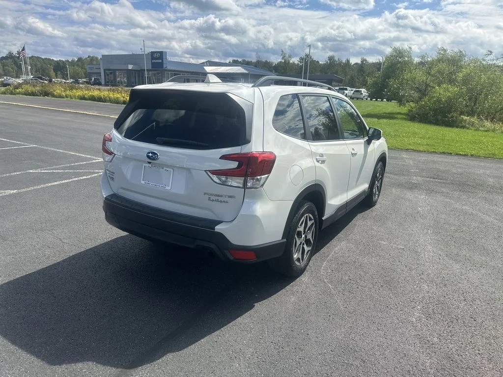 Used 2020 White Subaru Premium image 8