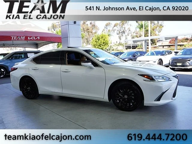 Used 2024 White Lexus 300h Ultra Luxury image 11