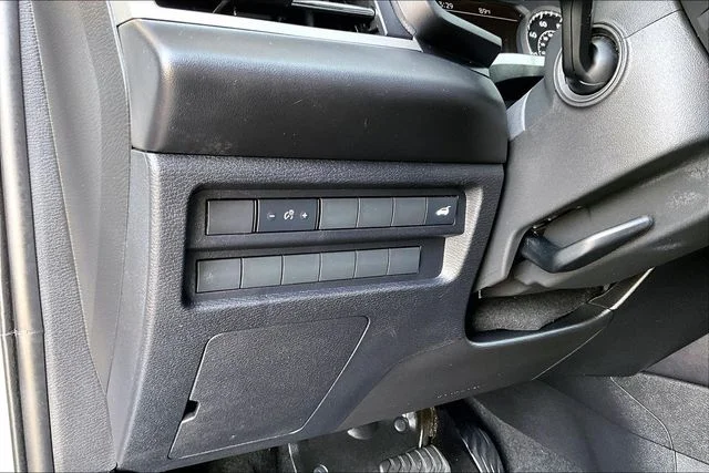 Used 2025 Gray Mitsubishi SE image 15