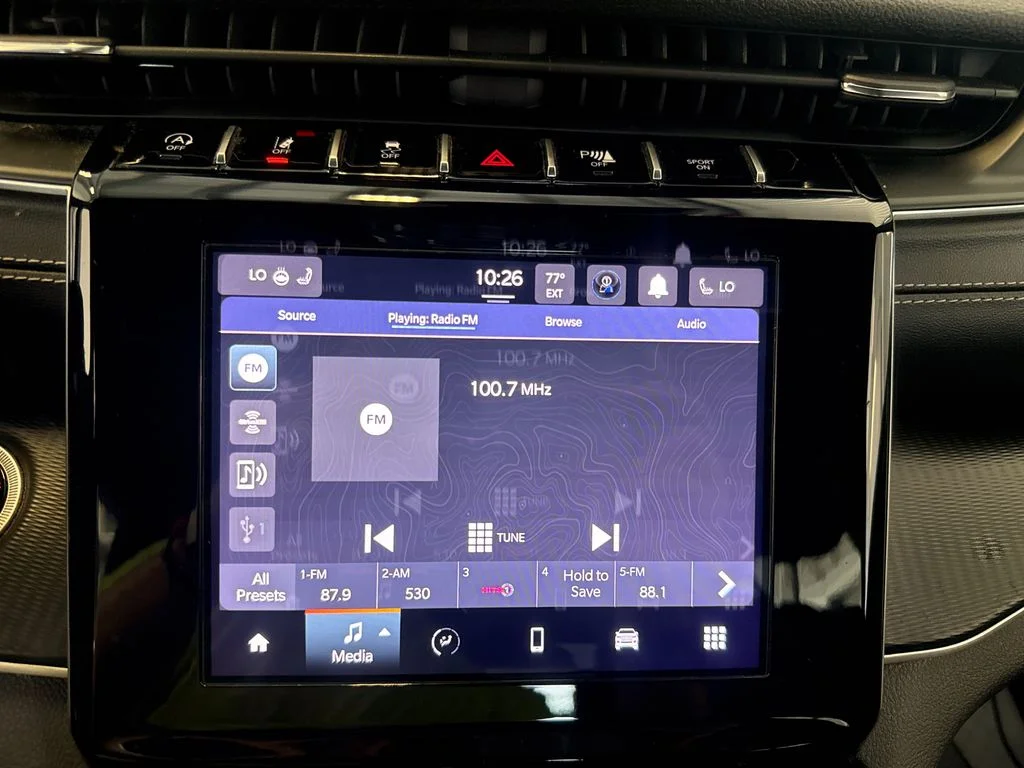 Used 2023 Red Jeep Altitude X image 17