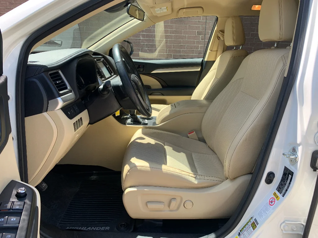 Used 2017 Blizzard Pearl Toyota LE Plus image 11