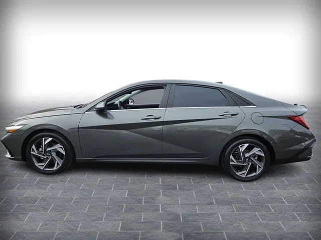 Used 2024 Gray Hyundai SEL image 4