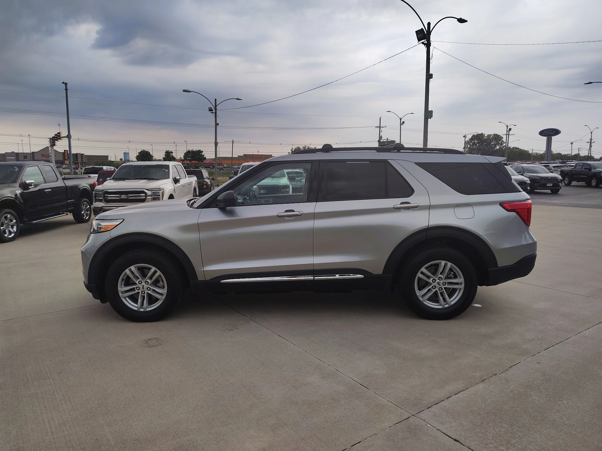 Used 2024 Iconic Silver Metallic Ford XLT image 6