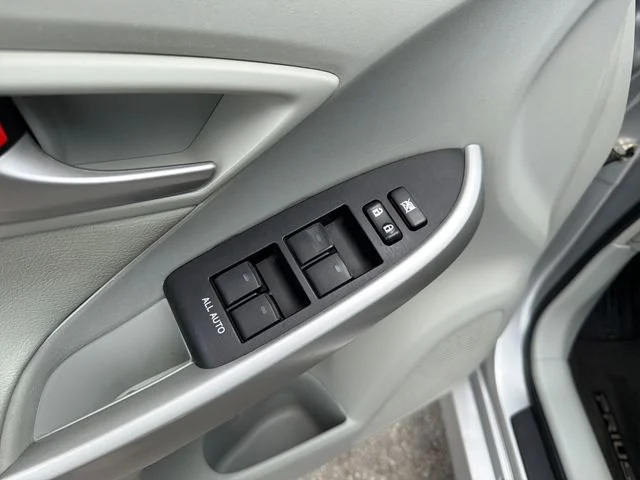 Used 2013 Silver Toyota Three image 17
