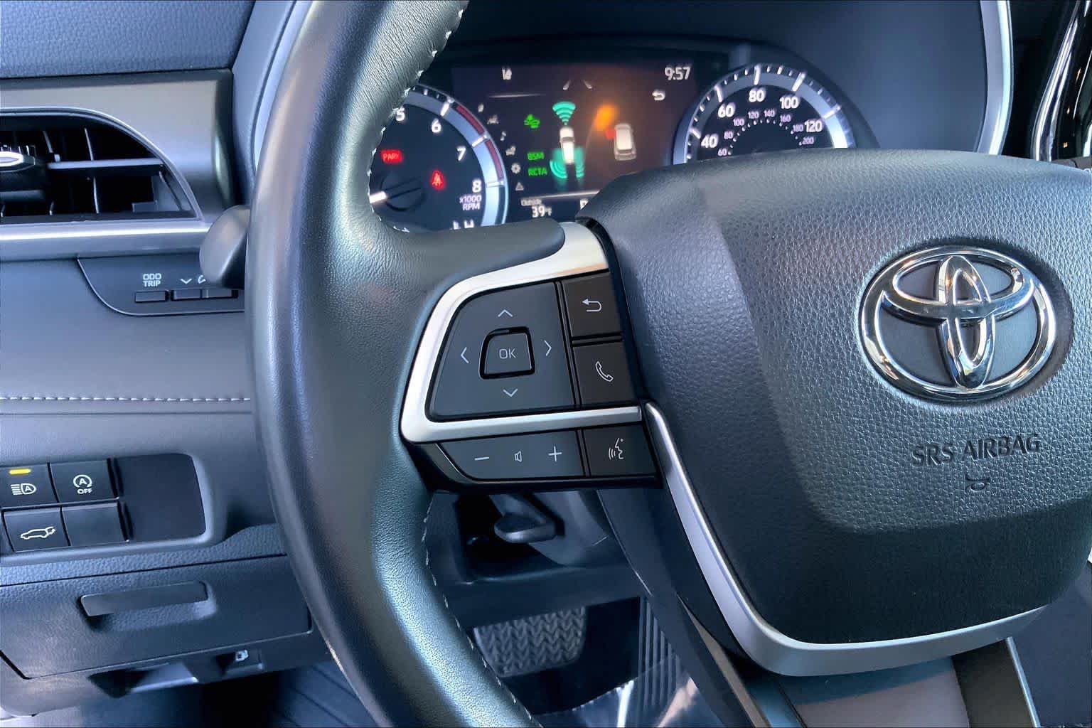 2024 Toyota Highlander LE - Photo 42