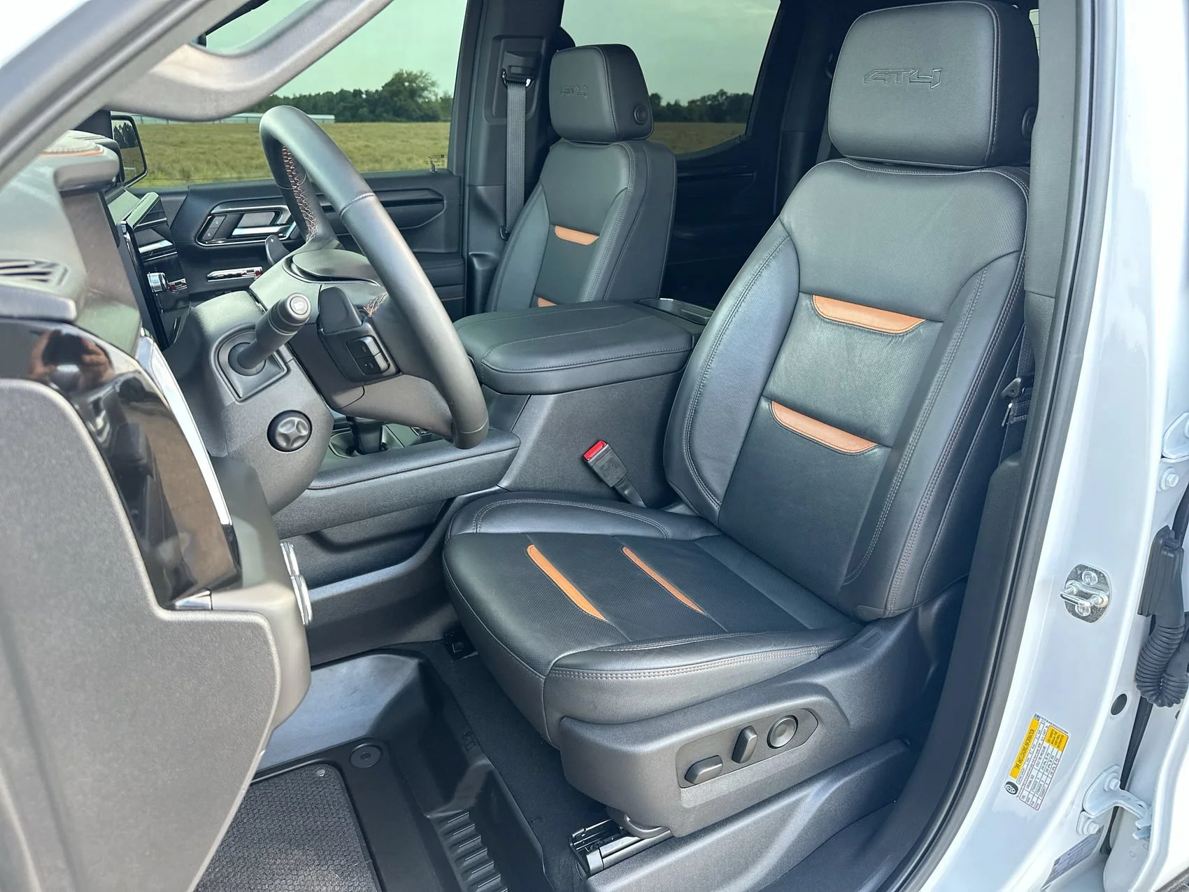 Used 2025 Summit White GMC AT4 image 11