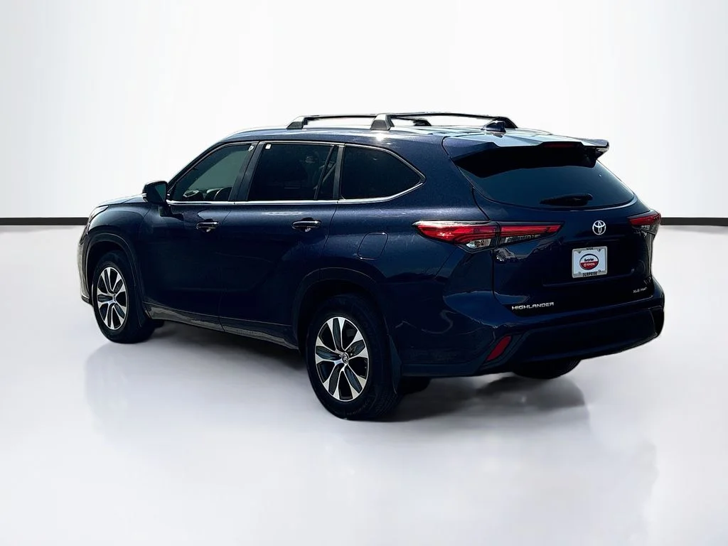 Used 2023  Toyota XLE image 7