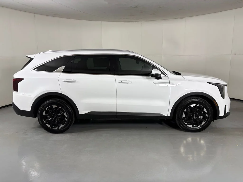 New 2026 Glacial White Pearl Kia S image 9
