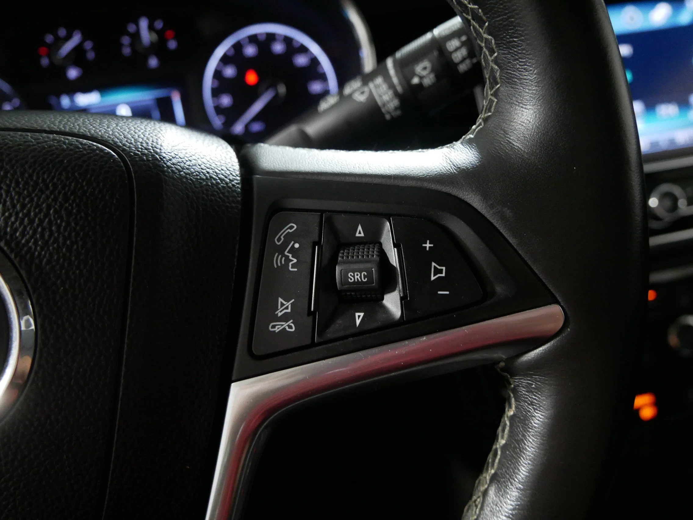 Used 2018 Ebony Twilight Metallic Buick Essence image 29