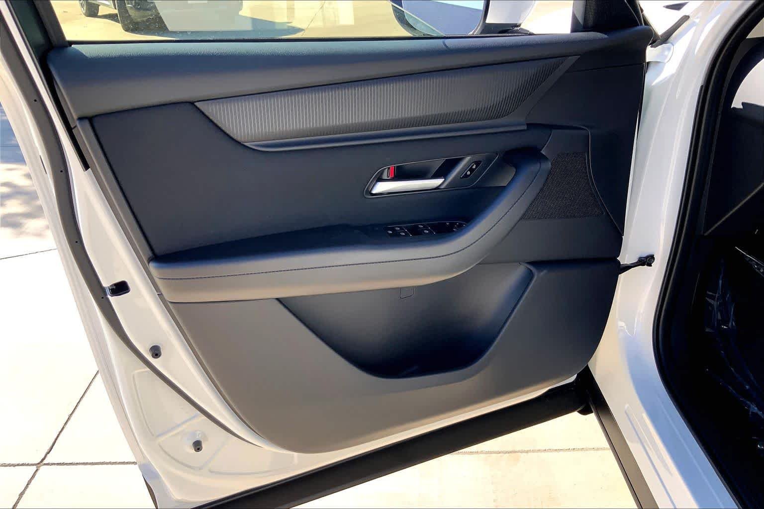 New 2026 Rhodium White Premium Mazda 3.3 Turbo Select AWD image 10