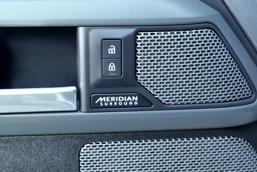 Used 2023 Gray Land Rover X image 12