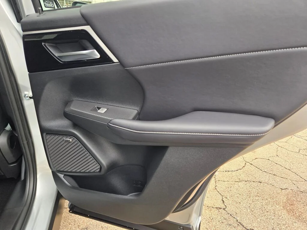 2026 Mitsubishi Outlander SE - Photo 8